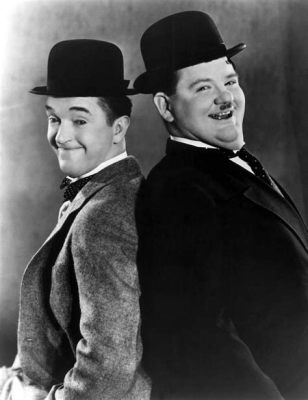 Right This Way, Folks! - Eine musikalische Spionagekomödie mit Stan Laurel und Oliver Hardy.